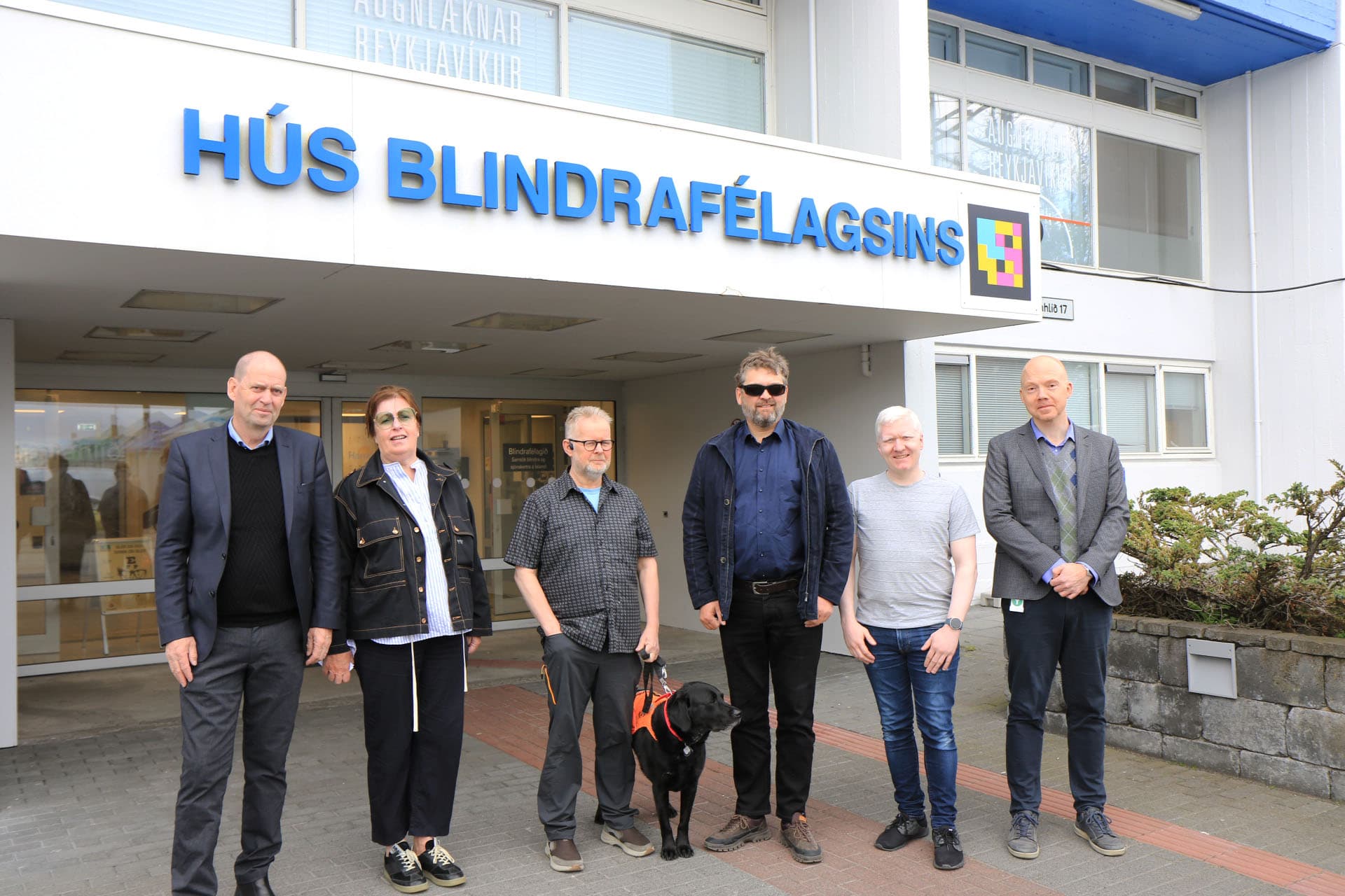 Representatives from Reykjavík city were also present to discuss implementation of NaviLens codes in the city. Jóhannes S. Rúnarsson, CEO of Strætó, Anna Kristinsdóttir from Reykjavík city, Sigþór U. Hallfreðsson, manager of Blindrafélagið. Kristinn Halldór Einarsson, CEO of Blindrafélagið, Hlynur Þór Agnarsson, consultant of Blindrafélagið og Grétar Mar Hreggviðsson from Reykjavík city.